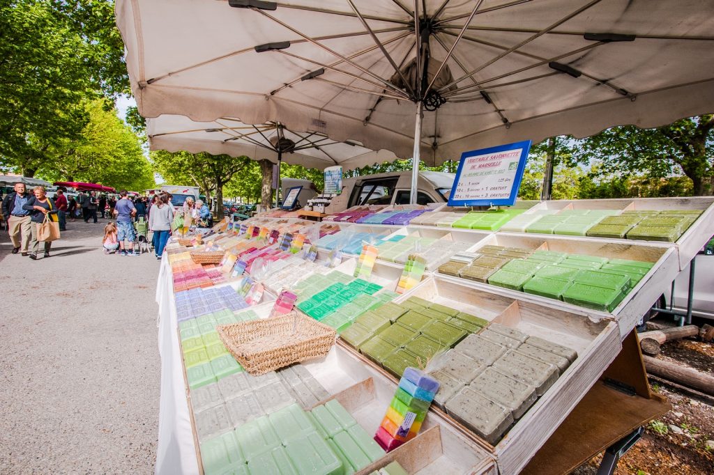 Le marché hebdomadaire de Saint Martin de la Brasque
