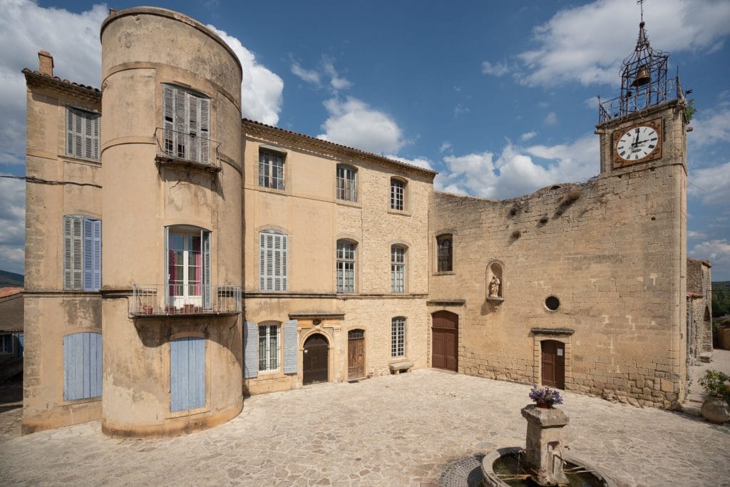 Place de l'église Grambois