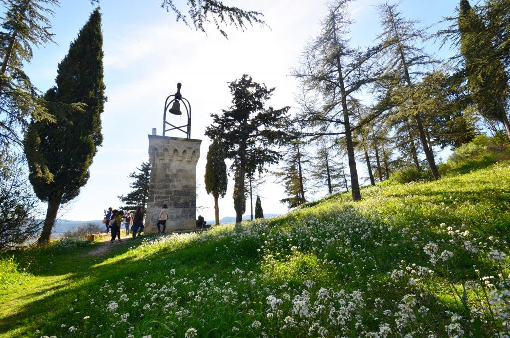 Le petit beffroi des vestiges du Château du village de Cadenet