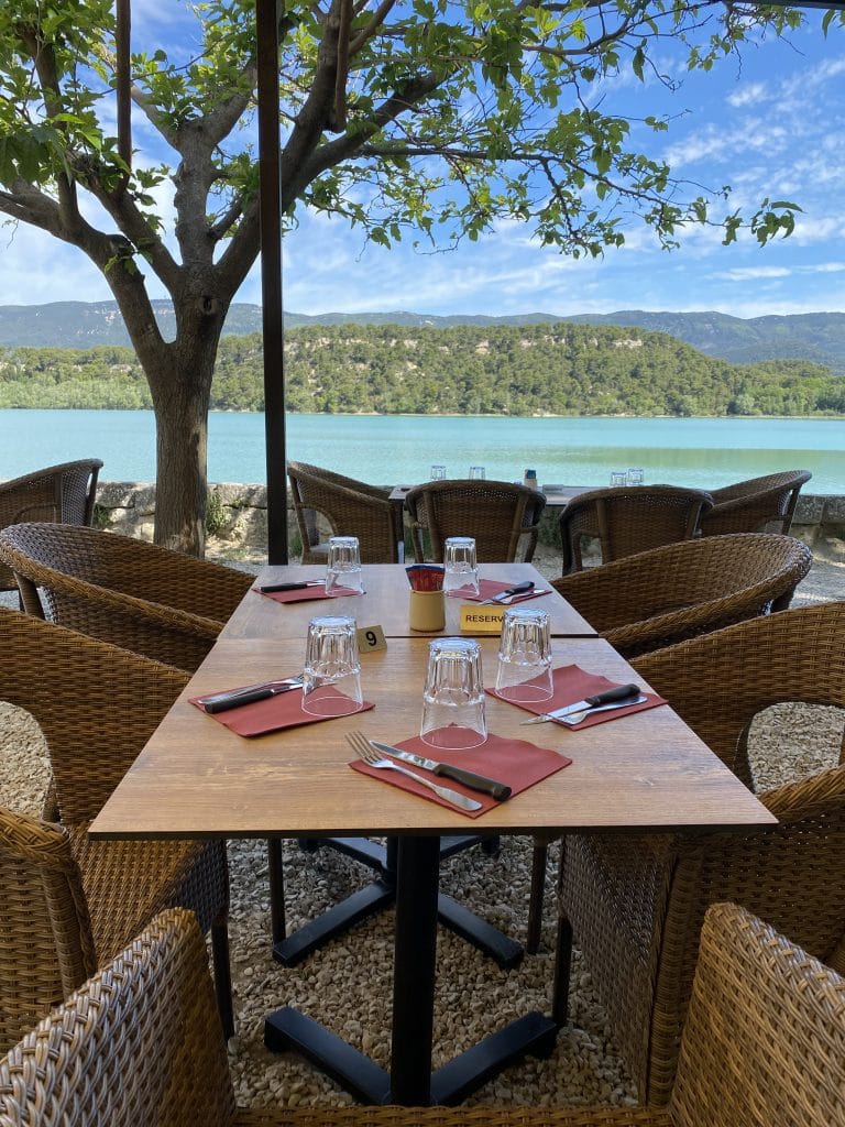 Le café du lac à l'étang de la Bonde