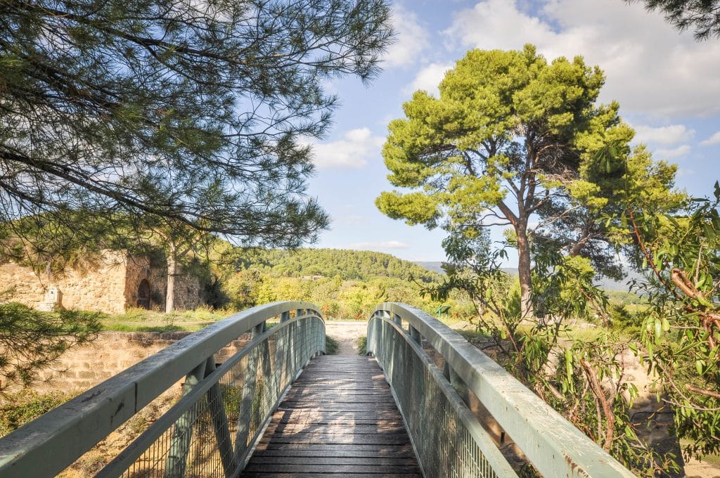 Pont vestiges du château du village de Cadenet