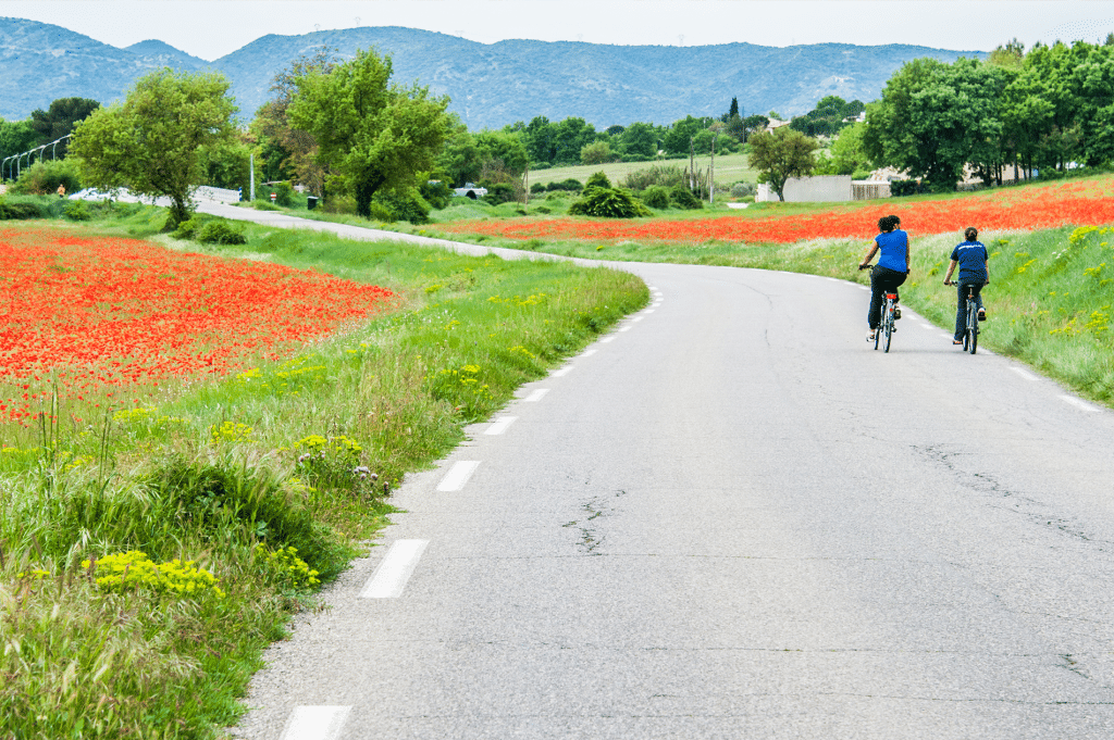 Vélo en pays d'Aigues dans le Luberon Sud Tourisme