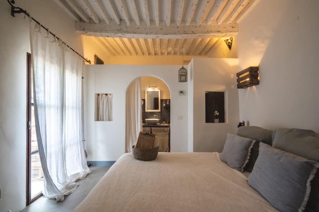 4 chambres, 1 suite et 1 loft au nom évocateur,Lumière d’Etoile, Mon Amour, Romance, Tendresse, Pierre de Lune, l’Attrape Rêves