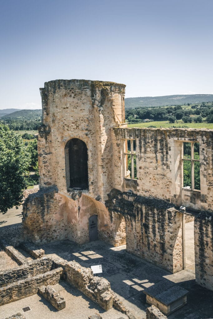 Chateau-de-la-Tour-dAigues