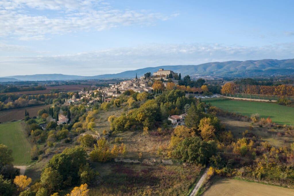 village d'ansouis en Automne