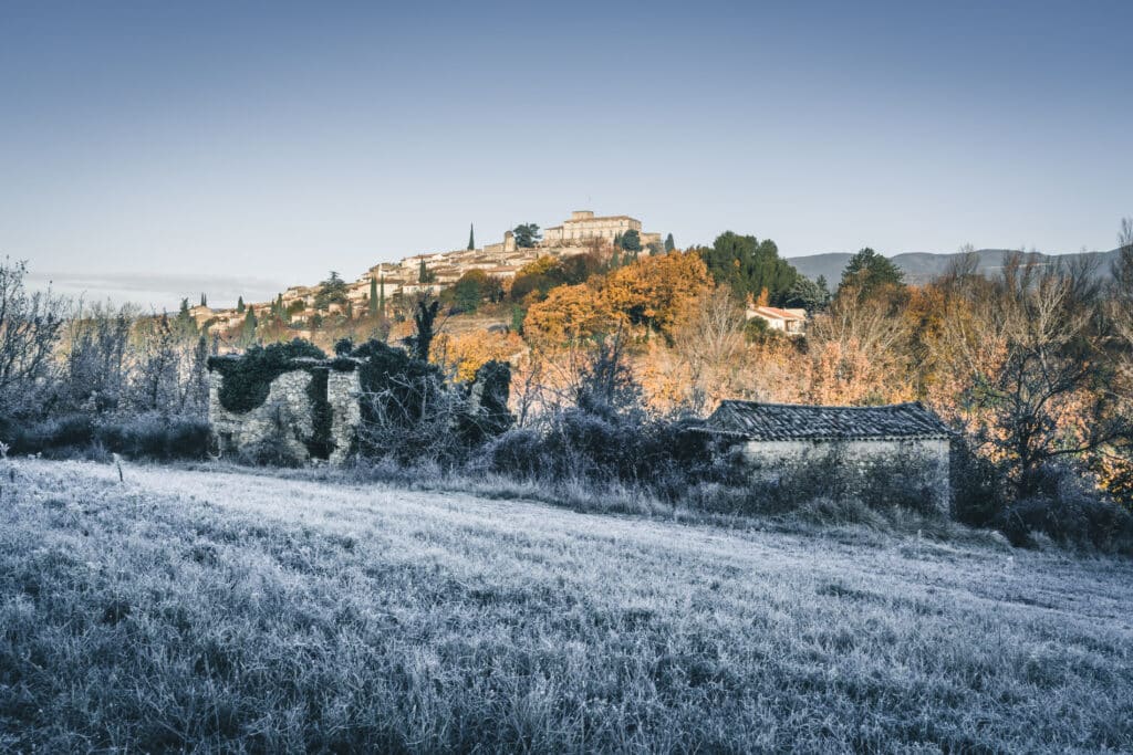 Luberon - Ansouis, village perché en hiver