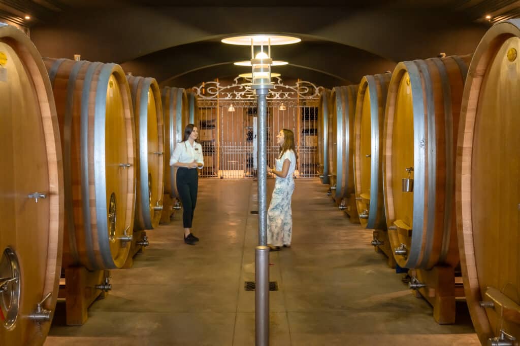 Le chai d'élevage est composé de foudres Stockinger qui permettent d'élever et de stocker le vin
