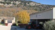 Vue extérieure de la distillerie en automne
