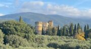 Vue  du Domaine de Casteuse sur le château de Lourmarin