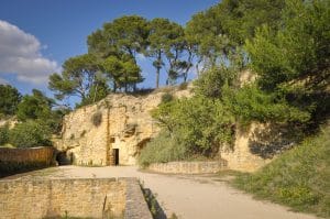 village-cadenet-troglodytes