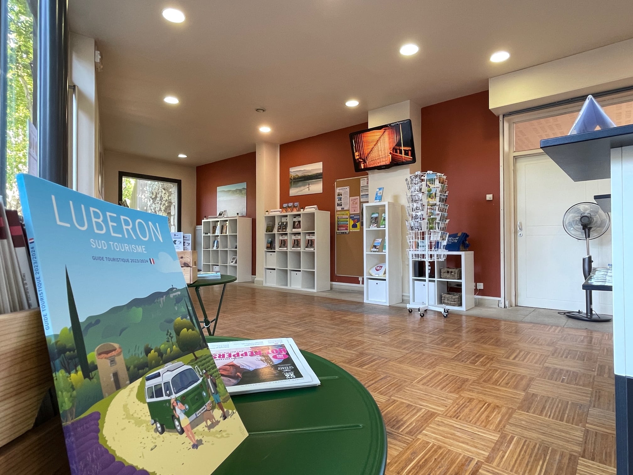 Accueil Office de Tourisme Cucuron