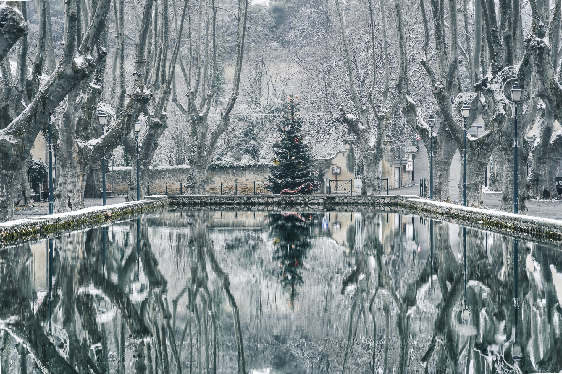 Cucuron sous la neige - Invitation à la détente