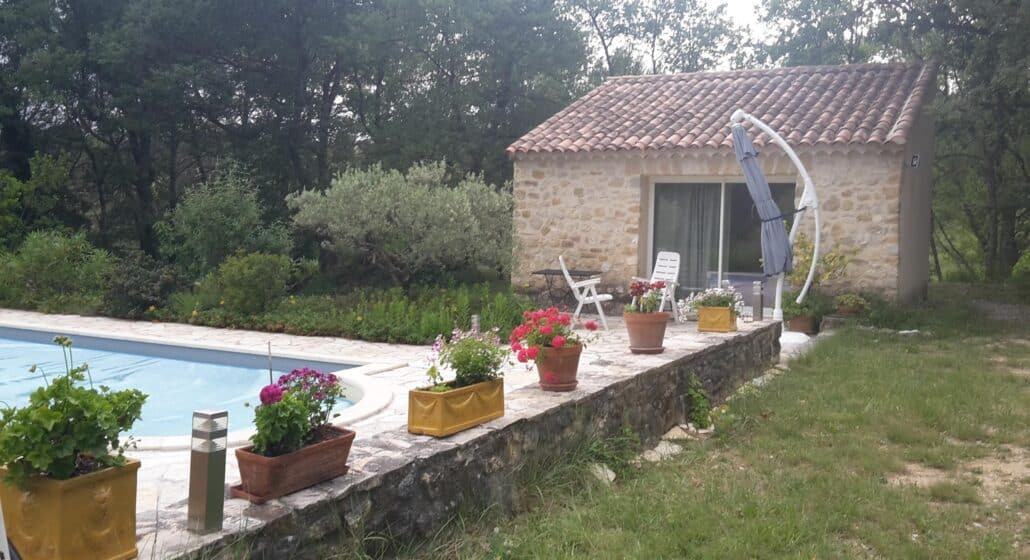 maisonnette et piscine